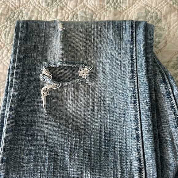 American Eagle Distressed Jeans - Picture 10 of 10